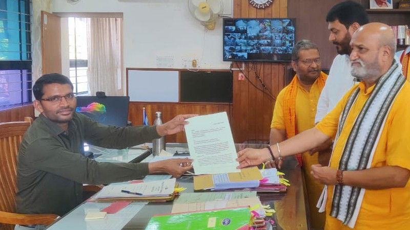 Pramod Muthalik 3