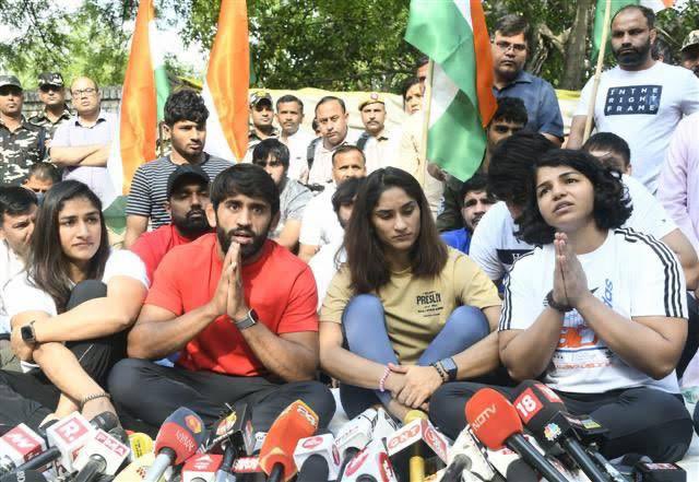 wrestlers protest1