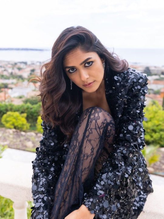 Mrunal Thakur 3