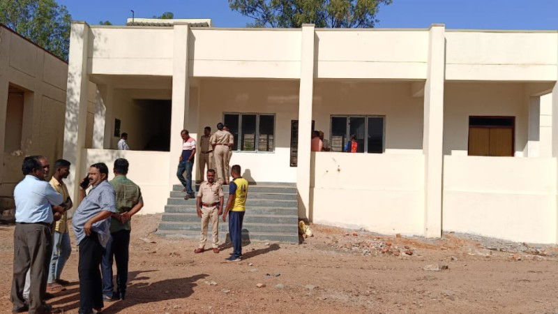 Degree College Principal hangs himself in campus canteen in Hungund bagalkot 1