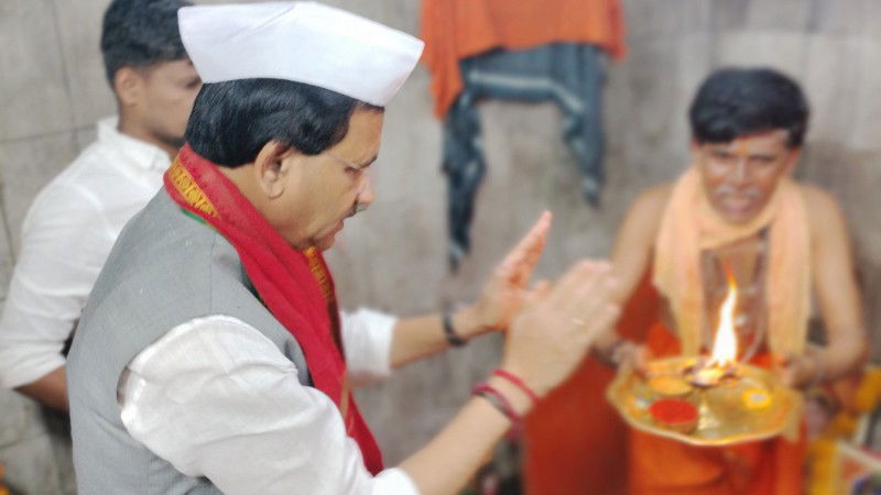 Prabhu Chauhan vs bhagwanth khuba Union minister bhagwanth khuba visits Amareshwara Temple Aurad 1