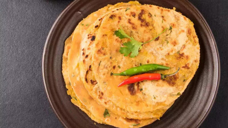 chilli garlic paratha