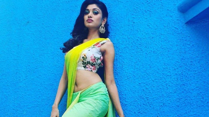 Oviya 1