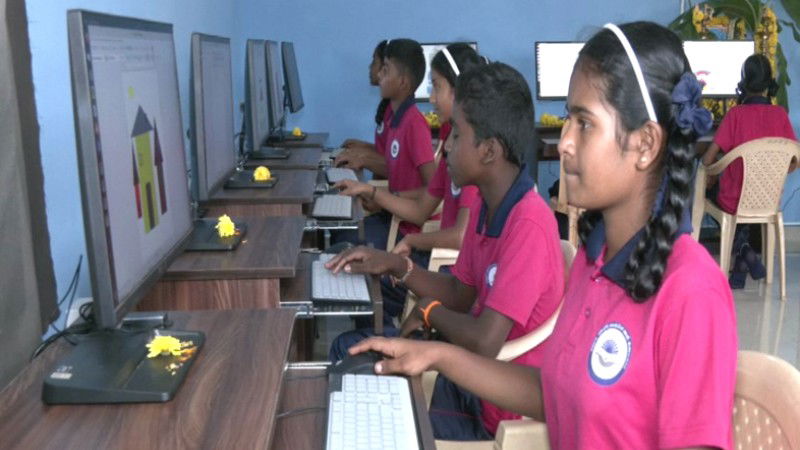 Completing 100 Episodes of public tv belaku program CM Siddaramaiah inaugurates Kushalnagar Govt Primary School new computer room 2