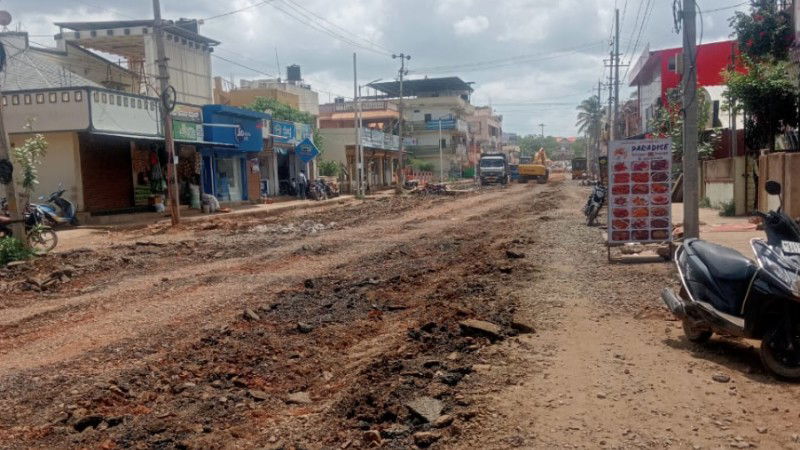Delay in Road Development Works Bagalkote Businessmen lodged complaint against contractors 1