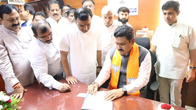 Yediyurappas son Vijayendra formally takes charge as Karnataka BJP president 3