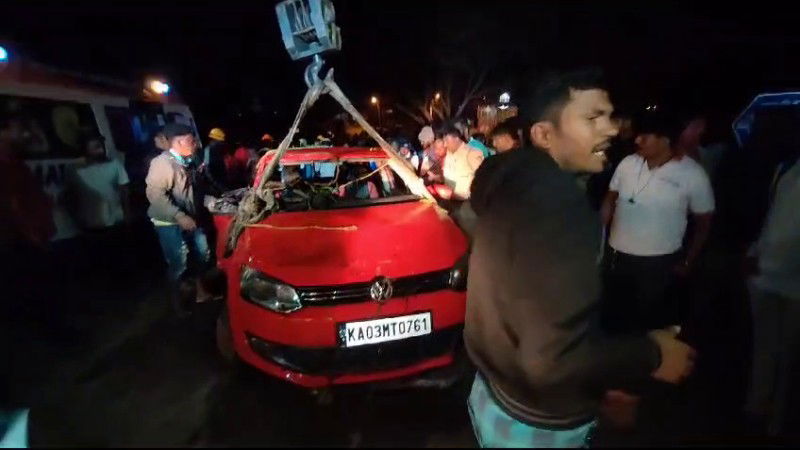 4 people found dead inside Car in pond in Chikkaballpura 2