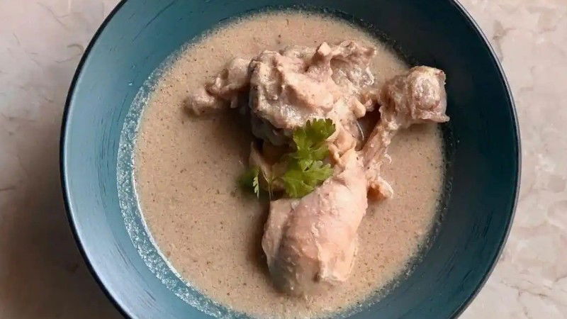 Kolhapuri Pandhra Rassa