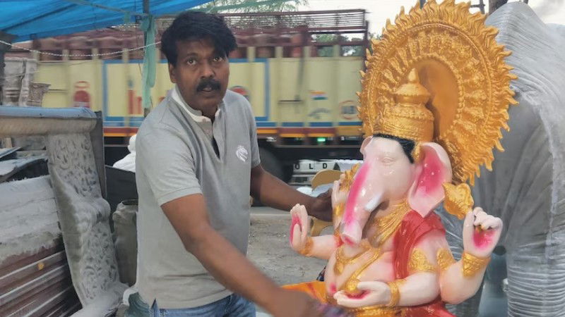 muslim sculptor