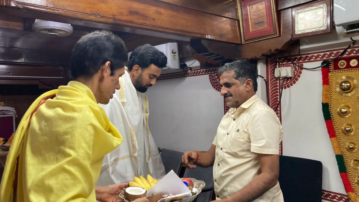 k.l.rahul kollur mookambika temple 1