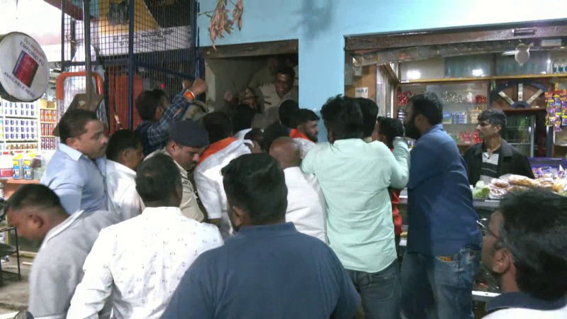 Youth Congress workers stage protest against Chakravarthy Sulibele Namo Bharat Program in chikmagaluru 2