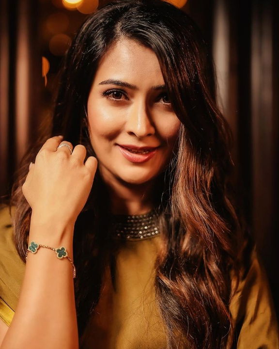 radhika pandit 2
