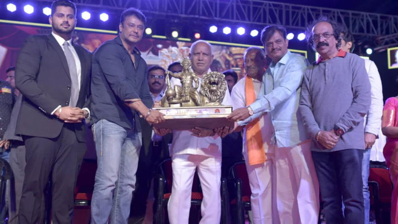 Darshan with Munirathna 3