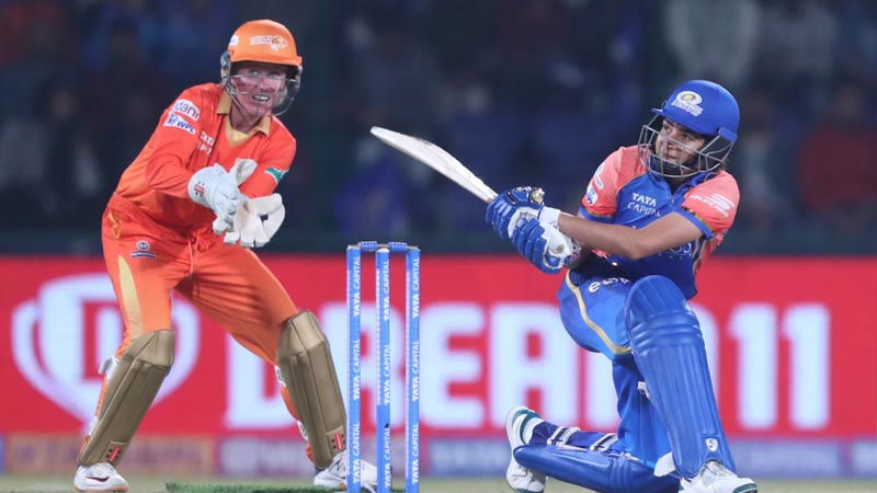 Gujarat Giants And mumbai