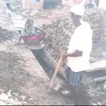 Panchayat asks Rs 200 for gutter cleaning Elderly couple cleaning the drain Itanal Village Rayabhagh Belagavi 2