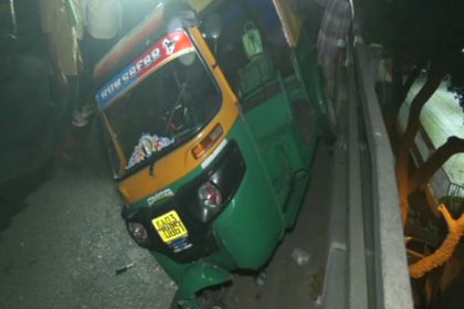 Hit and Run on KR Market Flyover Car collides with auto