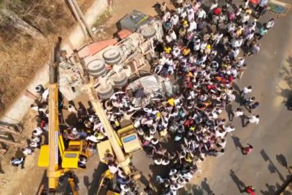 concrete mixer overturns on car belagavi