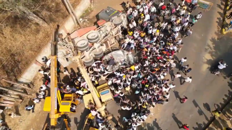 concrete mixer overturns on car belagavi