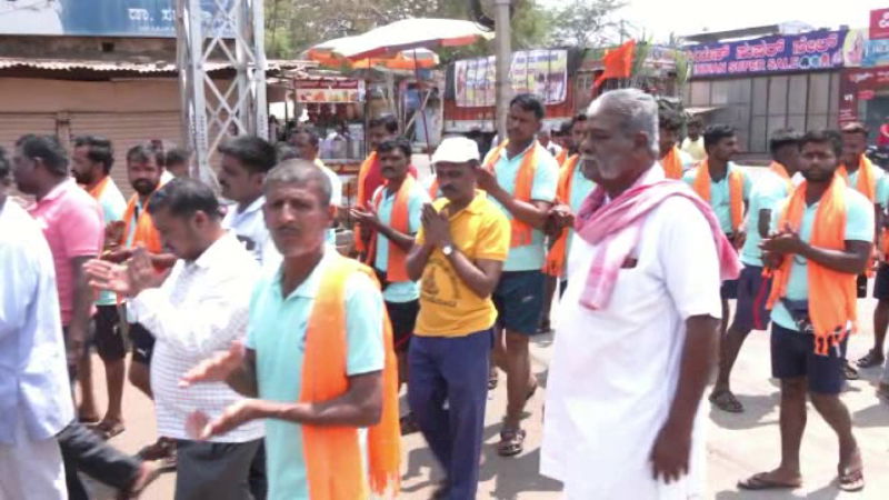 holi hunnime bagalkote devotees are going on foot to srisailam 1