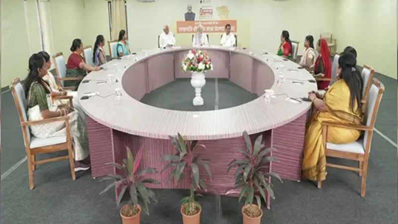 pm modi interacts with lakhpati didi beneficiaries