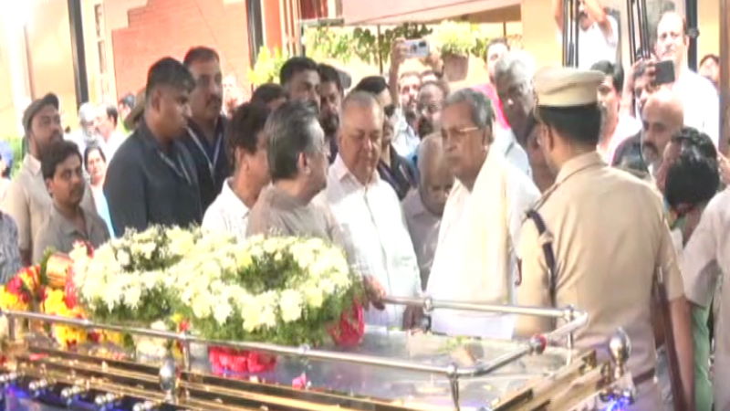 Bharat Bhushan who was shot dead by terrorists pays his last respects by CM Siddaramaiah