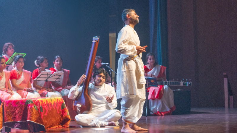life and works of Swami Vivekananda Veera Sannyasis Atma Geeta Swami on April 25 at the Chowdaiah Memorial Hall in Bengaluru 2