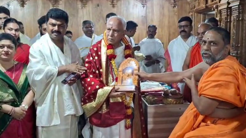 BS Yediyurappa visit to Raghavendra