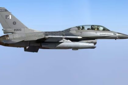 F 16 supersonic fighter jet