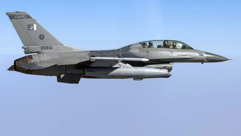 F 16 supersonic fighter jet