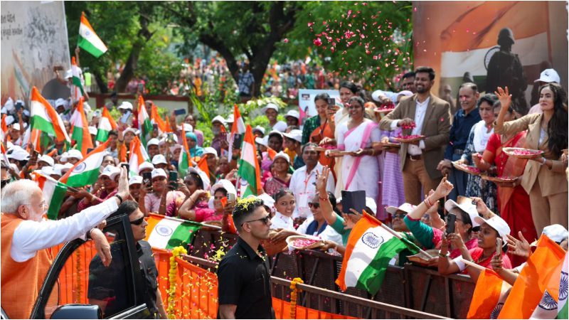 Modi Roadshow in Vadodara Colonel Sofiya Qureshis family was also present to welcome PM Modi 2