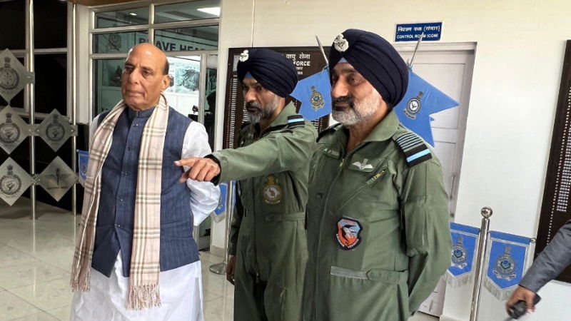 Rajnath Singh in bhuj airpase