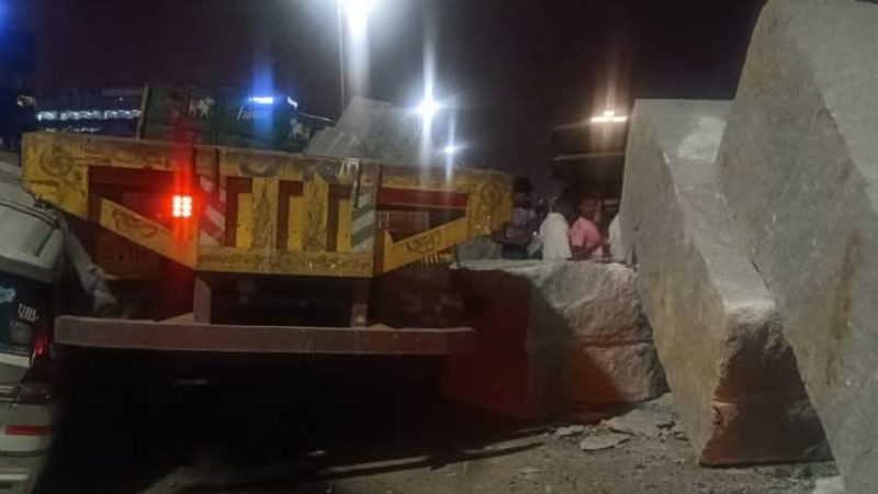 Serial accident on bengaluru Hebbal flyover driver dies 1