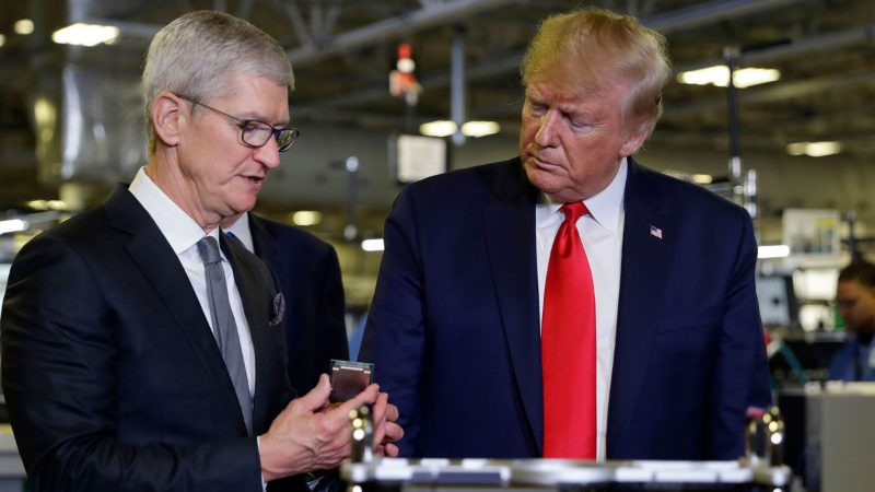 Trump Tim Cook