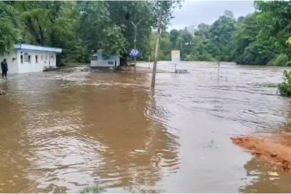 heavy rain in western ghats Kukke Subrahmanya bathing ghat submerged in Kumaradhara flood waters