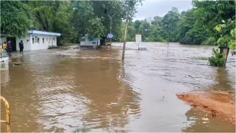 heavy rain in western ghats Kukke Subrahmanya bathing ghat submerged in Kumaradhara flood waters