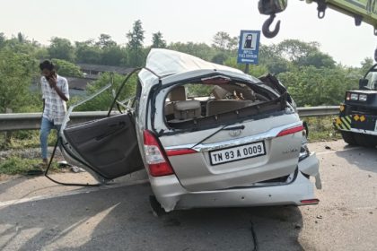 innova car crashes into divider after tyre bursts three dead in chitradurga
