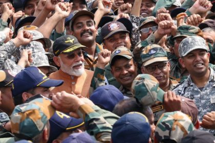 pm modi with soldiers