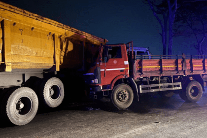 truck hits trailer Raipur