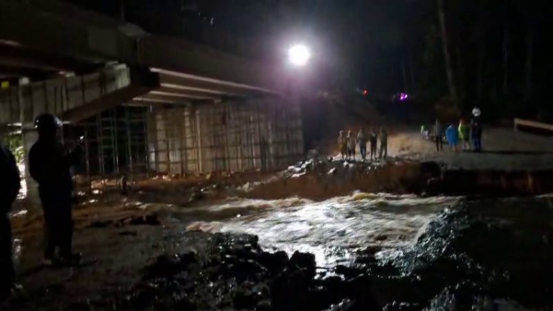 uttara kannada heavy rain Devimane Ghat Highway washed away