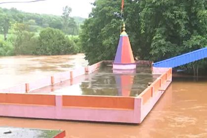 Belagavi Habbanatti Maruti Temple submerged in heavy rain Maharashtra