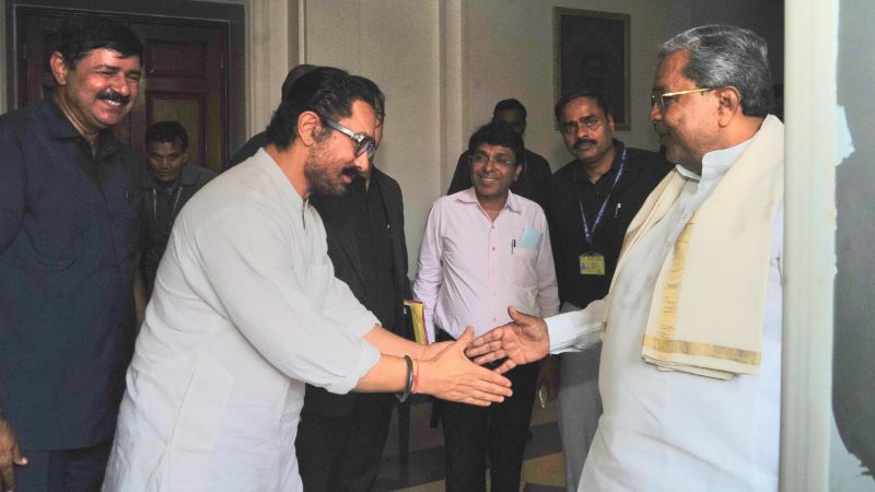 CM Siddaramaiah and aamir khan 3