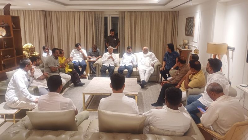 Karnataka BJP rebels meeting V Somanna
