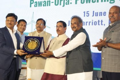 Karnataka placed first in country for highest wind power capacity Karnataka overtakes Gujarat to take first place Pralhad Joshi KJ George 2