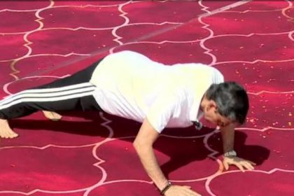 R.N.Ravi push ups