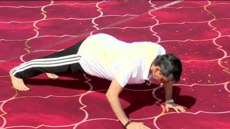 R.N.Ravi push ups