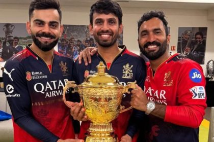 Virat On Left DK On Right Jitesh Sharma dressing room Notes