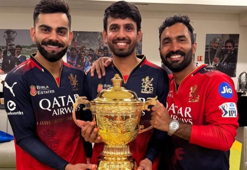 Virat On Left DK On Right Jitesh Sharma dressing room Notes