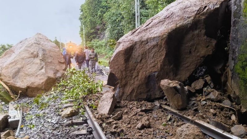 landslide at sakaleshpura bengaluru murudeshwar train suspended 1