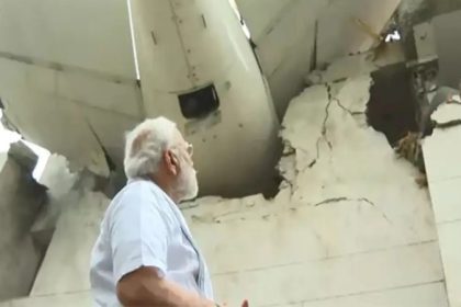 pm modi visits plane crash site ahmedabad