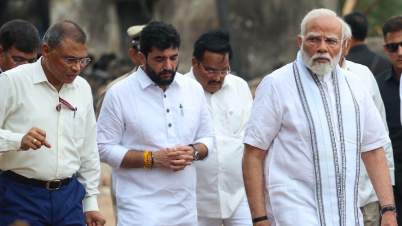 pm modi visits plane crash site in ahmedabad 3